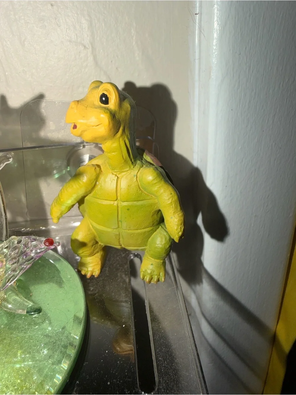 Green Turtle Reptile Figurine - Decorative Pet-Themed Accent